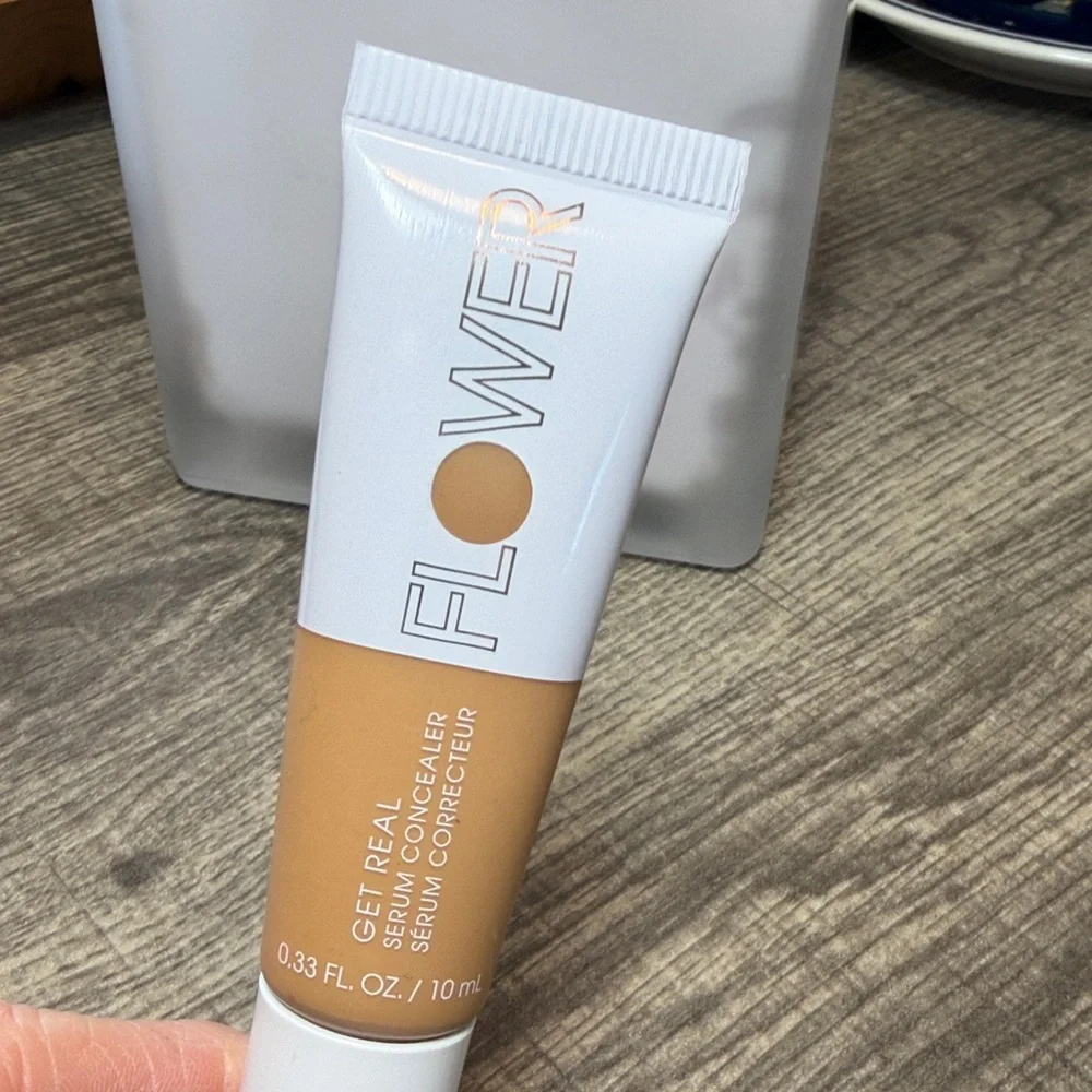 🌵5 for $20🌵FLOWER Get Real Serum Medium Deep Concealer